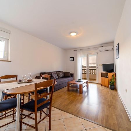 Apartmani Devcic Palit Eksteriør billede