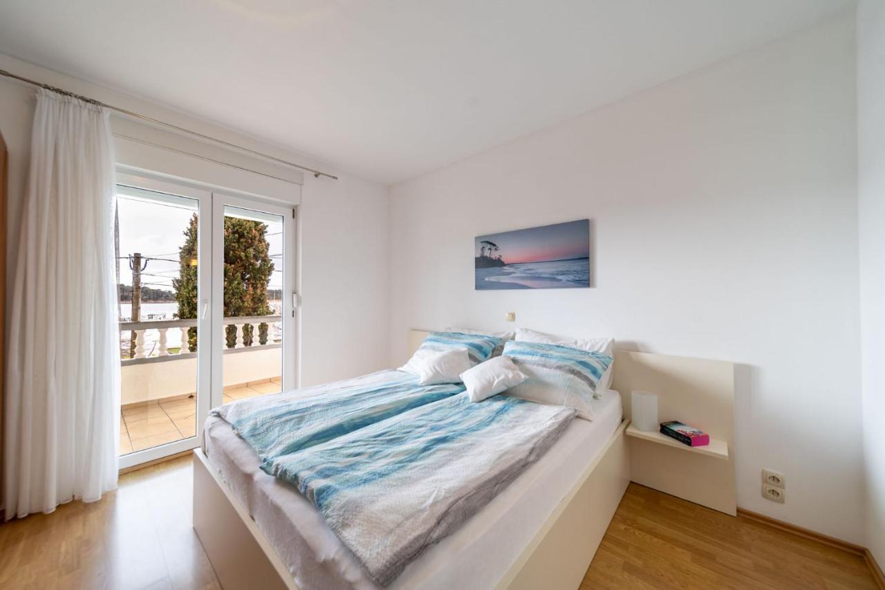 Apartmani Devcic Palit Eksteriør billede