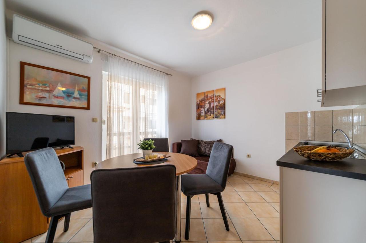 Apartmani Devcic Palit Eksteriør billede
