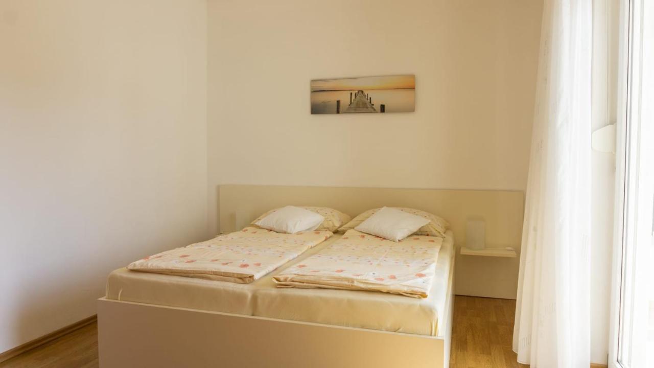 Apartmani Devcic Palit Eksteriør billede
